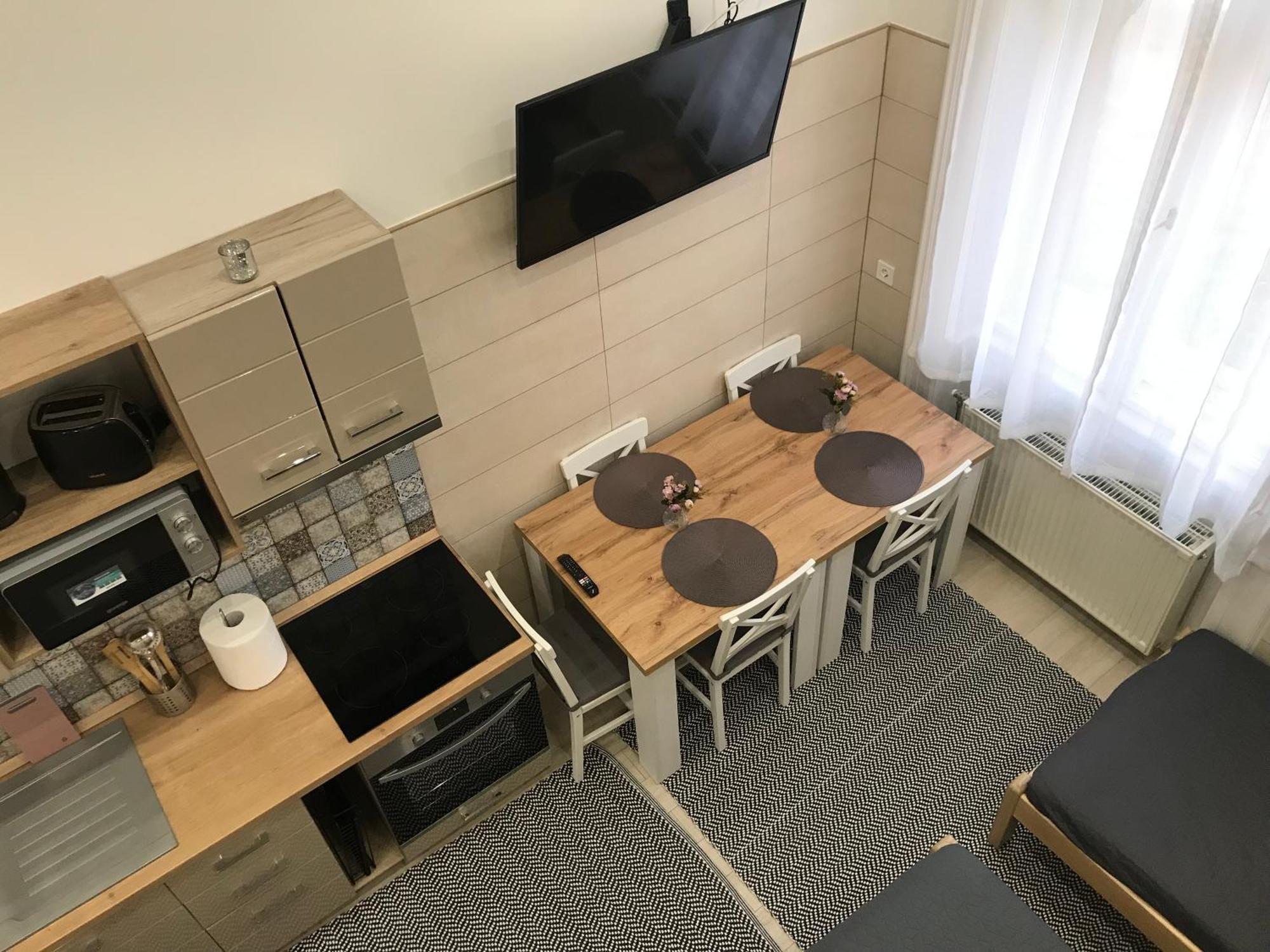 Mora Apartman 2 Kiskunfélegyháza エクステリア 写真