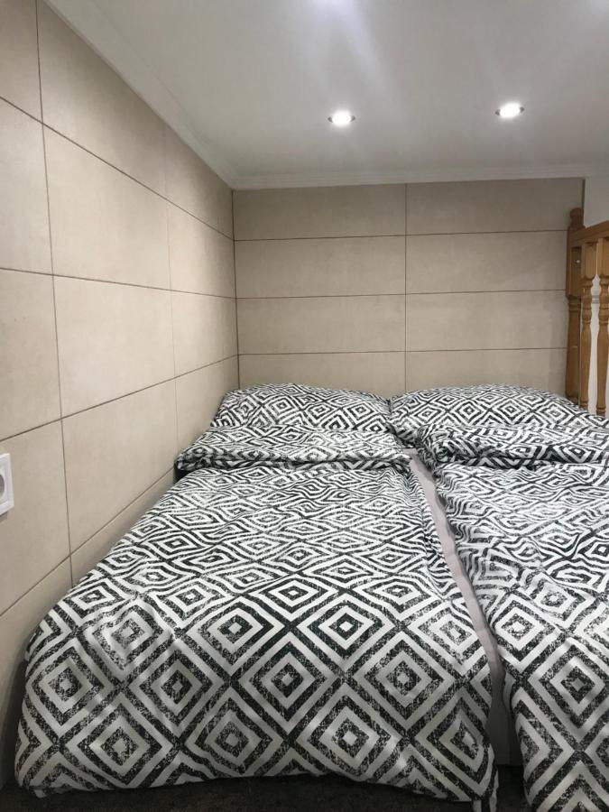 Mora Apartman 2 Kiskunfélegyháza エクステリア 写真